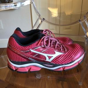 Women’s Mizuno tennis shoes